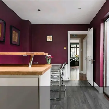 Central Victorian Townhouse Apartment